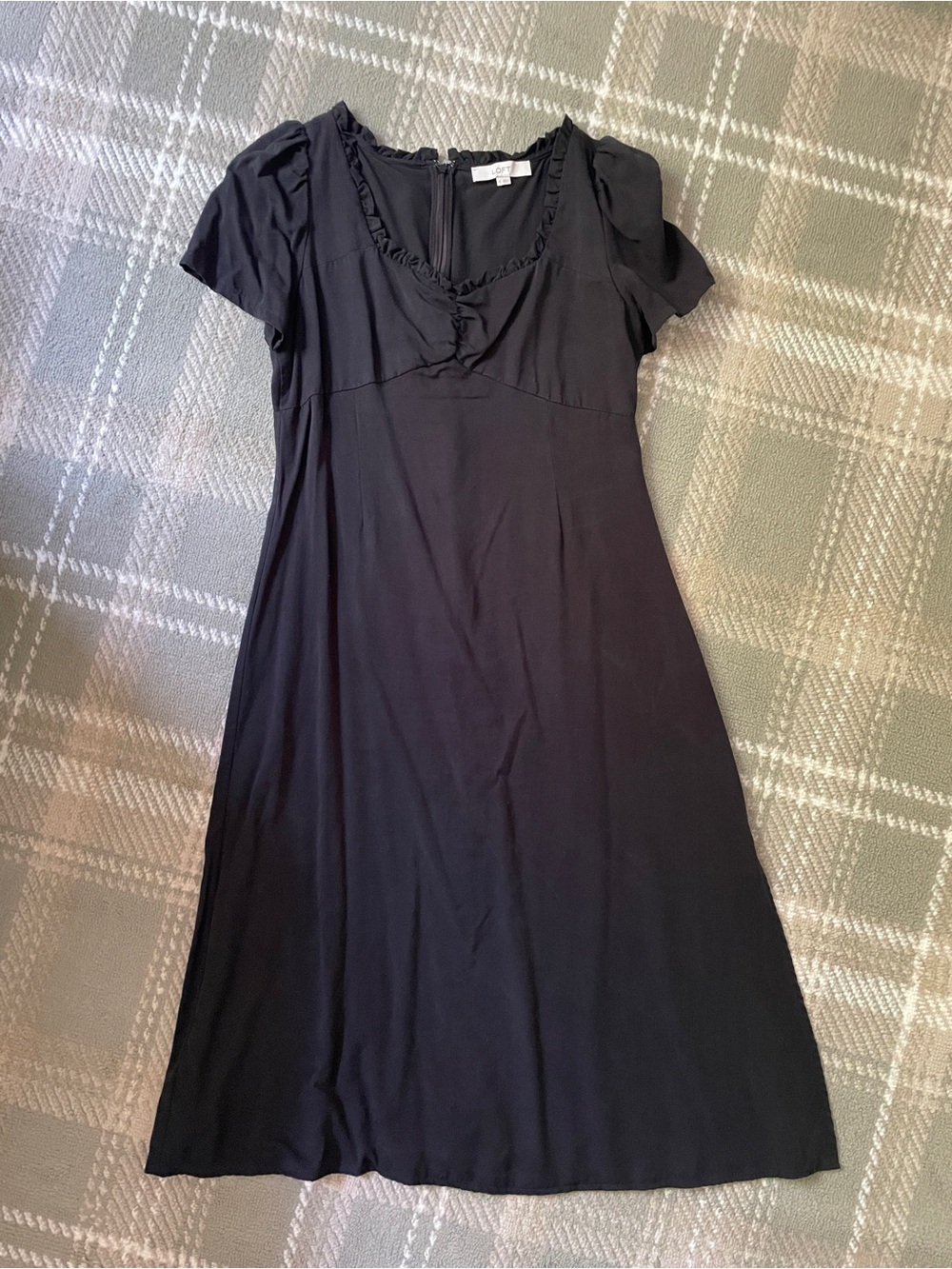 LOFT 100% lyocell black puff sleeve ruffle sweetheart midi dress 10